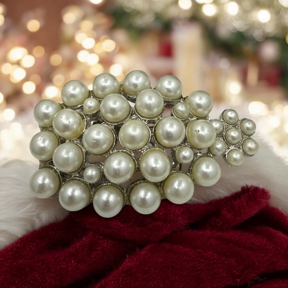 Vintage Simulated Pearl Brooch Silvertone Metal Christmas Tree Pin - Picture 3 of 7